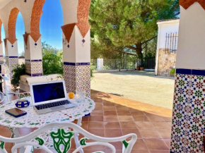 Casa 3 habitaciones con Piscina de temporada compartida con dos estudios - - Jacuzzi Spa Consultar - Trassierra - 8km de Córdoba -- TrassierraRooms, Córdoba